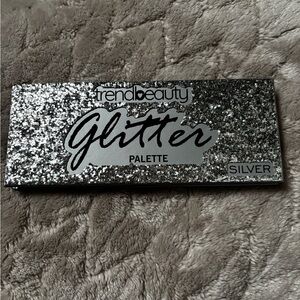 Glitter Eyeshadow Palette - Silver (latest palate) Jan/26